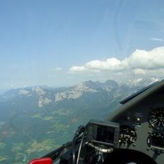 Flugwegposition um 13:51:15: Aufgenommen in der Nähe von Gemeinde Waidring, 6384 Waidring, Österreich in 2054 Meter